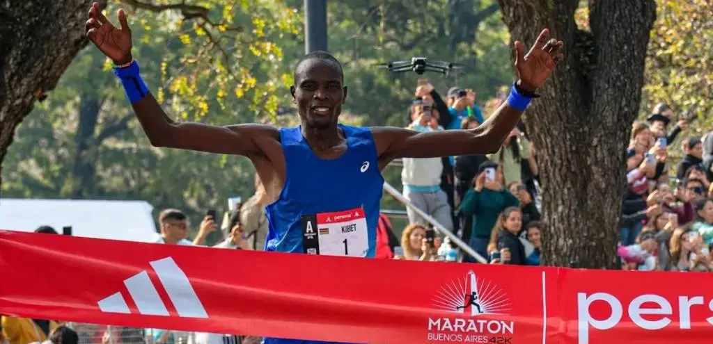 Kibet Chumba de Kenia gana la Maratón de Buenos Aires 