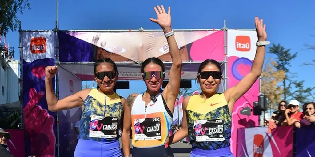Peruana Meliza Casaico terminó tercera en Media Maratón de Santiago