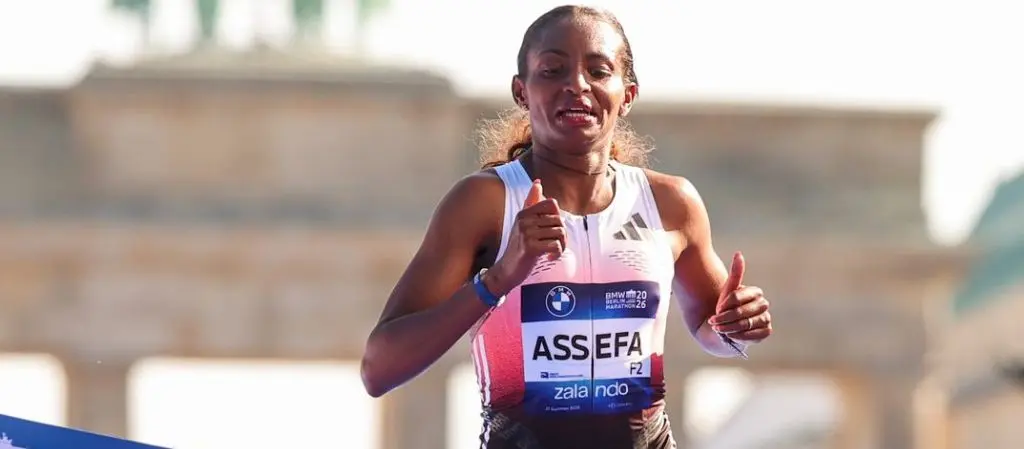 Guye Adola y Tigst Assefa, dominio etíope en la maratón de Berlín