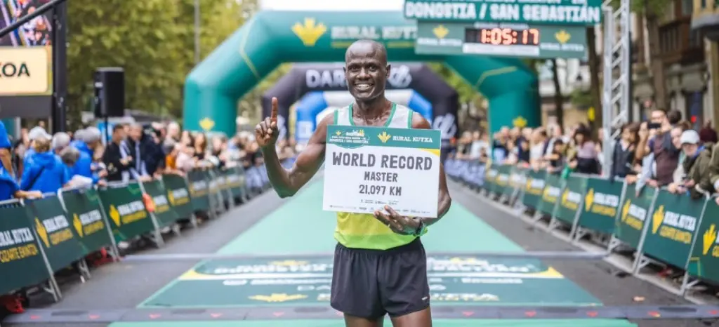 El keniano Kiptoo bate el récord mundial M-50 en Media Maratón de Donostia