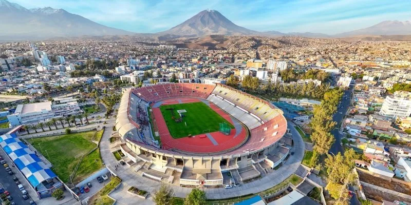 Se inauguró la nueva pista de atletismo de Estadio de la UNSA en Arequipa
