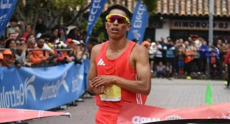 Rene Champi del Perú retuvo título de la San Silvestre de Chía en Colombia