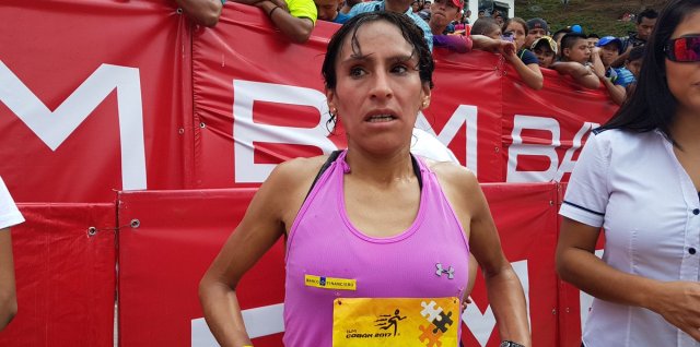 Gladys Tejeda triunfa en la Media Maratón de Cobán en Guatemala