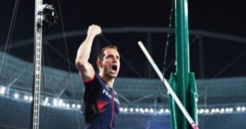 Renaud Levillenie inicia la temporada 2021 al elevarse los 5.92m.