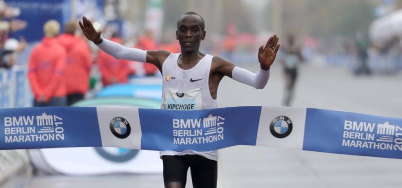 El keniata Eliud Kipchege ganó la Maratón de Berlín pero lejos del Récord Mundial