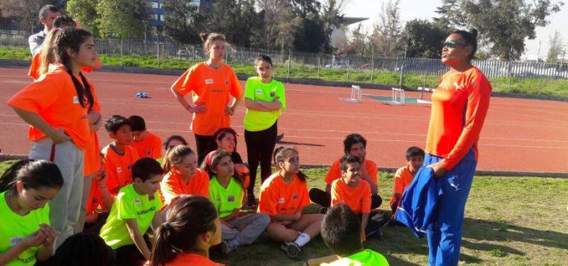 Tricampeona mundial de martillo Yipsi Moreno cumple actividades en Chile