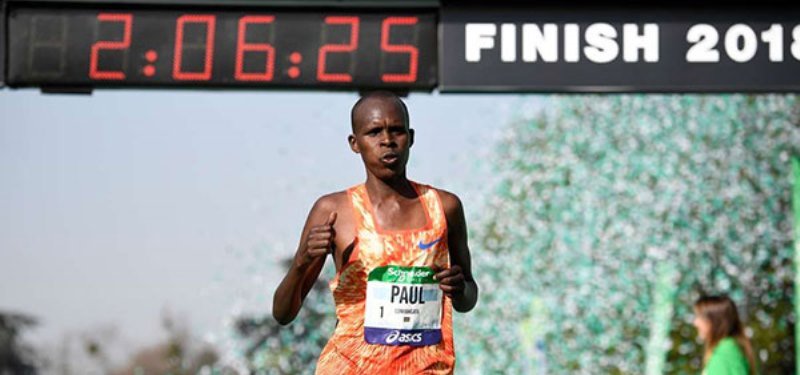 Keniatas Lonyangata y Saina dominaron la Maratón de Paris