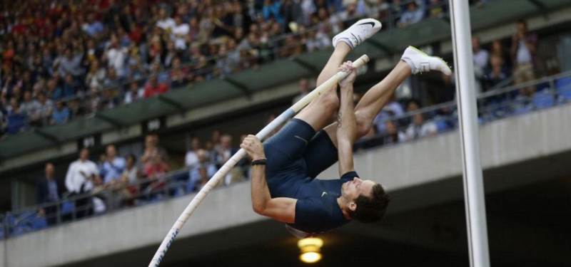 Buen inicio Renaud Lavillenie al aire libre tras saltar 5.92m en Estados Unidos
