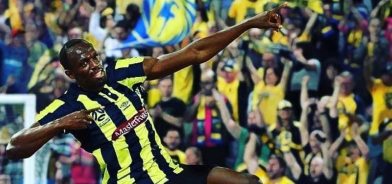 El «rayo» Usain Bolt brilló con dos goles como futbolista profesional