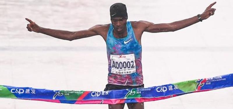 Etíope Dejene Debela gana la Maratón de Xiamen