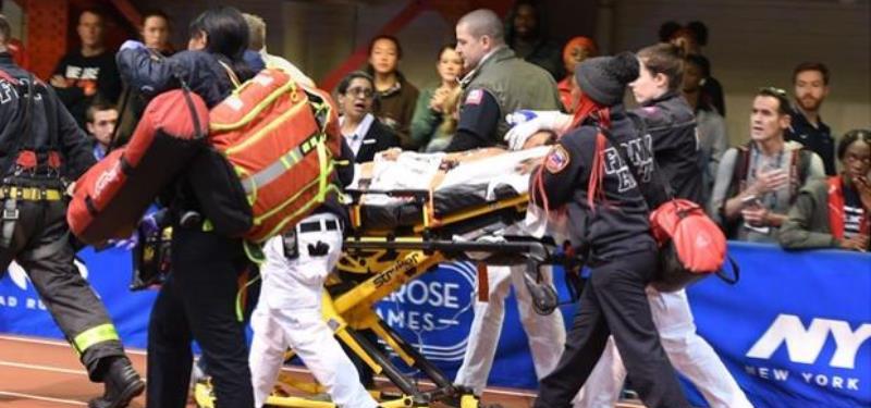 Kemoy Campbell es trasladado de emergencia al hospital tras desvanecerse en competencia