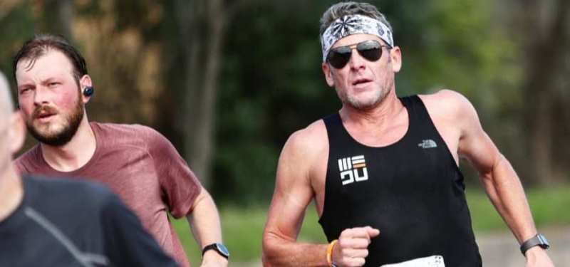 Ex ciclista mundial Lance Armstrong corre la Maratón de Austin en 3: 02:13