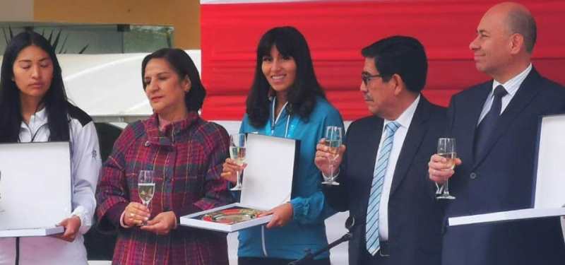 Kimberly García reconocida por su casa de estudio