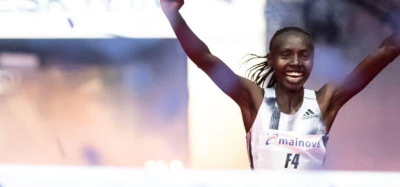 Keniata Valary Jemeli Aiyabei gana la maratón de Frankfurt con récord
