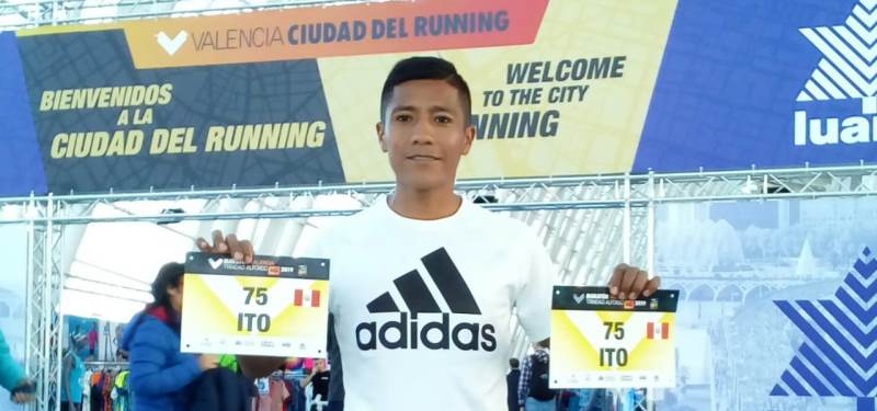 Nelson Ito se prepara para volar en Valencia.