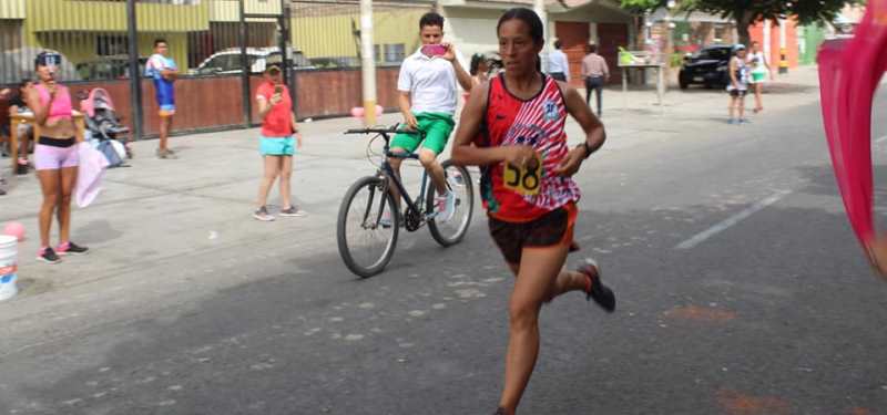 Dania Contreras gana primera carrera de mujeres en Trujillo