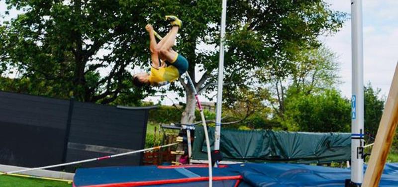 Duplantis y Lavillenie empataron el duelo de la pértiga en el jardín