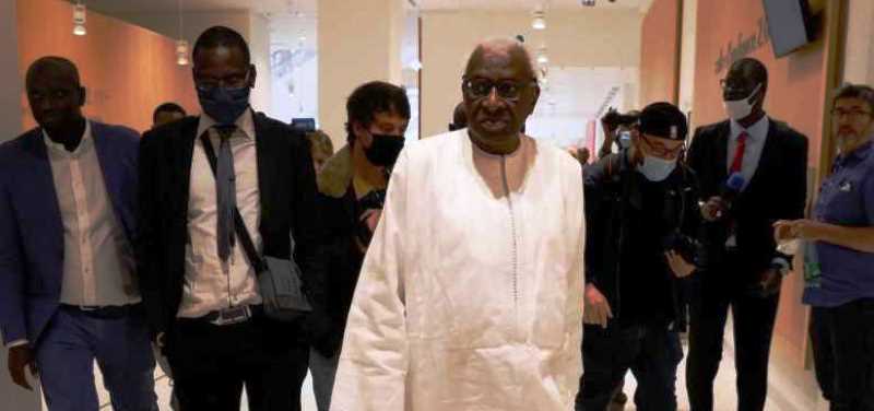 Lamine Diack ex presidente de la IAAF de regreso a Senegal tras pagar fianza