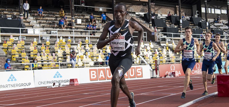 Keniata Timothy Cheruiyot ganó el duelo de los 1,500 al noruego Jakob Ingebrigtsen