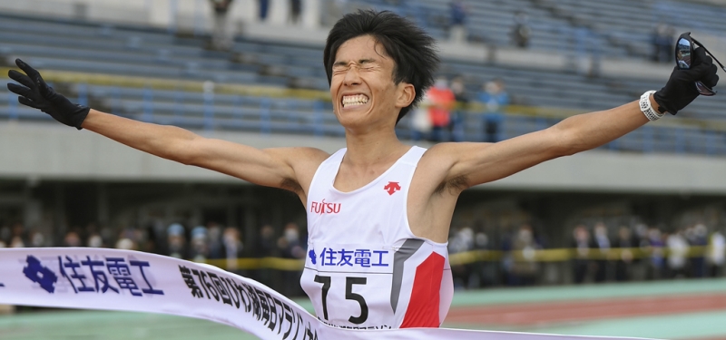Ganador de la Maratón Lago Biwa Kengo Suzuki no recibirá el premio económico