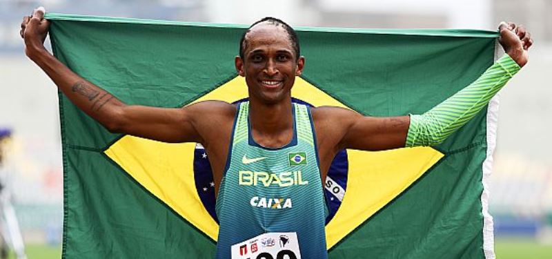 Brasileño Alison dos Santos bate récord sudamericano de 400 metros vallas