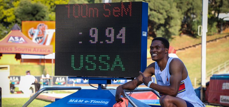 Velocista sudafricano Gift Leotlela asegura su clasificación a Tokio en los 100m. (9.94)
