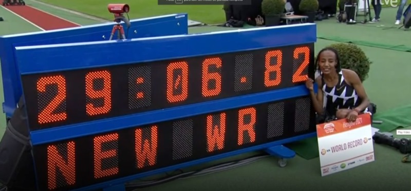 Sifan Hassan establece récord del mundo de 10.000 con 29:06.82