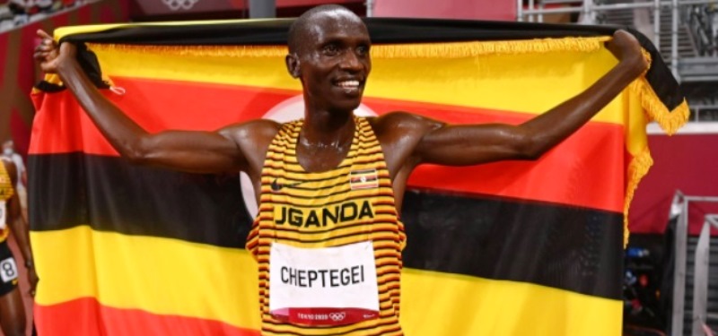 El ugandés Joshua Cheptegei gana el oro olímpico en los 5,000 metros