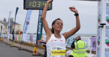 Yalemzerf Yehualaw de Etiopia rompe récord mundial de media maratón (1:03.43)