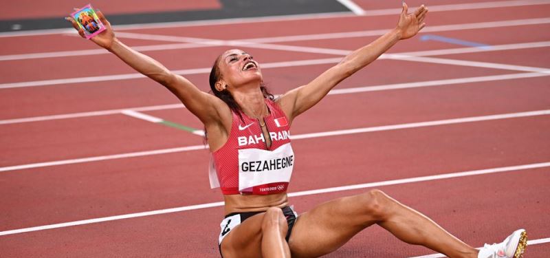 Kalkidan Gezahegne bate el récord mundial de los 10k. (29.38)