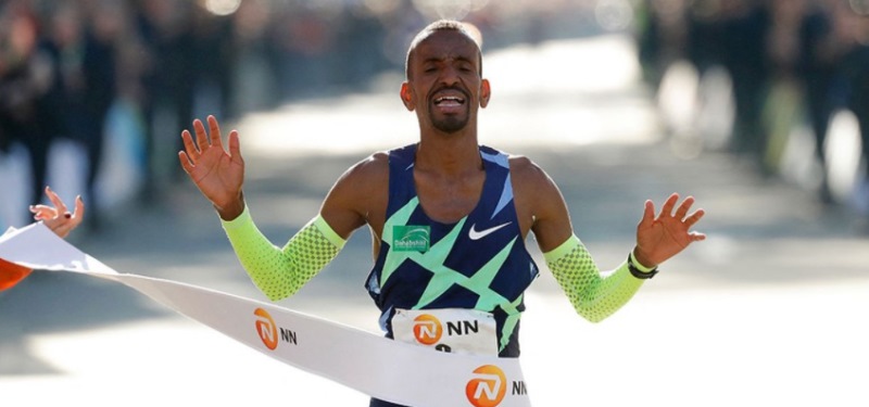Bashir Abdi gana la maratón de Rotterdam con récord europeo (2h.03:35)