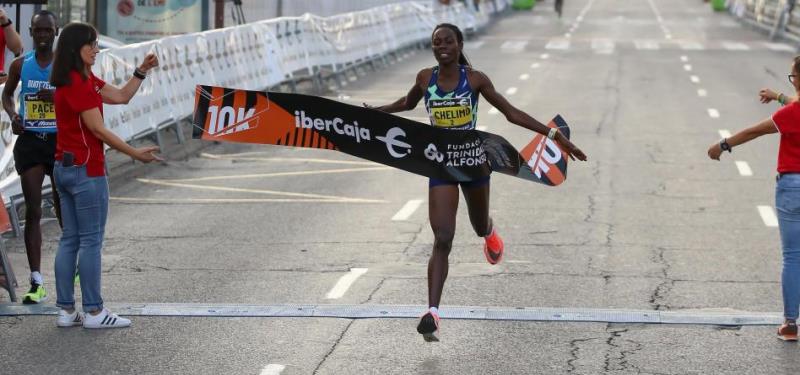 La keniana Margaret Chelimo establece la tercera marca mundial (29:50)