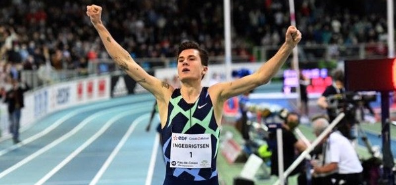 Noruego Jakob Ingebrigtsen bate el récord mundial indoor de los 1.500 (3:30.60)