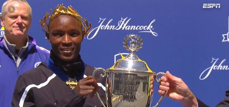 Keniano Evans Chebet gana la 126 edición de la Maratón de Boston