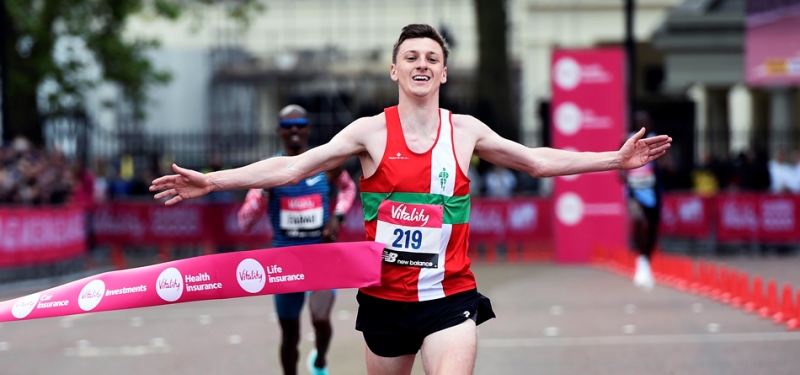 Una sonrojante derrota de Mo Farah ante un modesto Ellis Cross