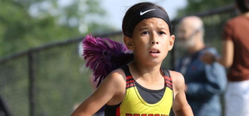Sawyer Nicholson de 10 años gana la carrera femenina de 5 km (19.25)