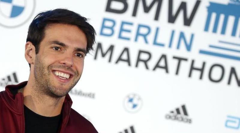 El ex jugador brasileño Kaká debutará mañana en la maratón de Berlín