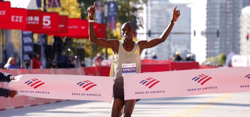 Benson Kipruto gana la Maratón de Chicago