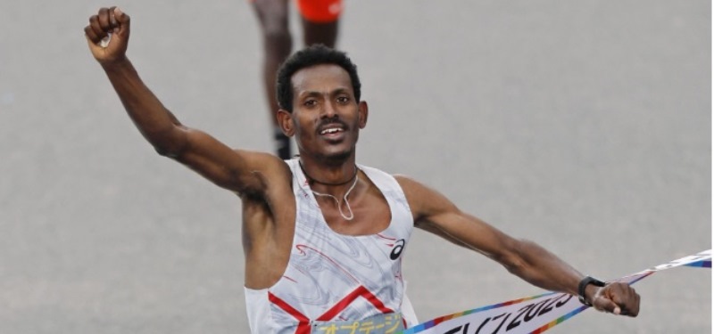 Etiope Hailemariam Kiros gana la maratón de Osaka