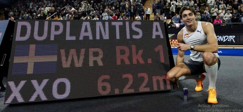 Armad Duplantis vuela en la pértiga con nuevo récord mundial de 6.22 metros