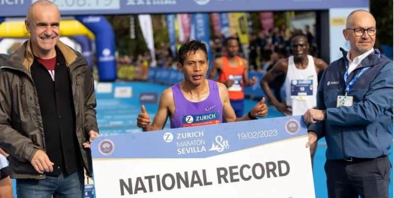 Cristhian Pacheco clasifica a los Juegos Olímpicos de Paris 2024 con récord nacional de maratón (02.07.38)