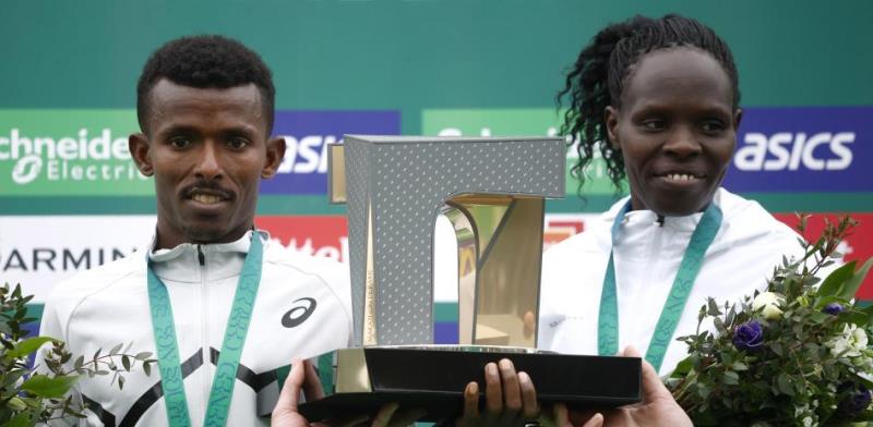 Ayaba de Etiopia y Kiprop de Kenia ganaron la Maratón de Paris