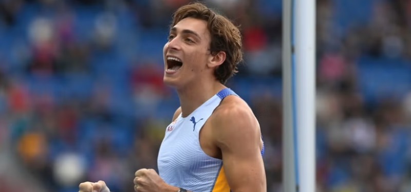 Armand Duplantis gana en la pértiga con la mejor marca mundial (6,12m) en Ostrava