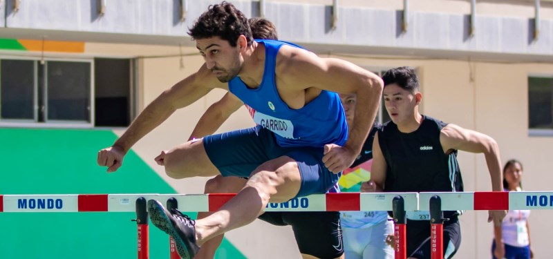 Mauricio Garrido gana el oro en los 110 con vallas del Gran Prix Sudamericano en Cochabamba