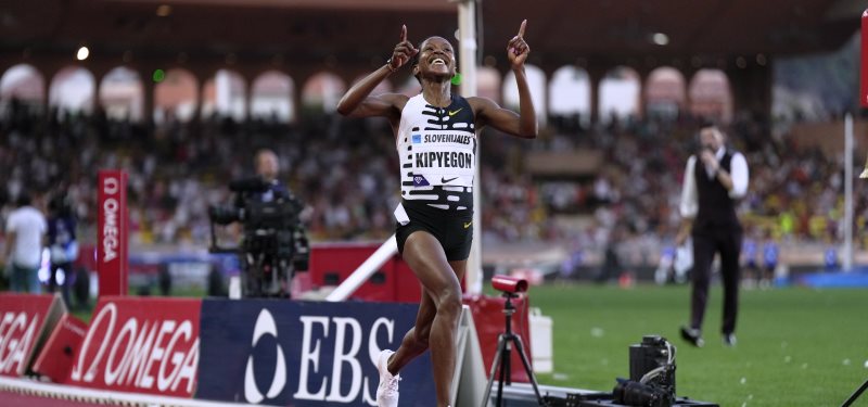 Keniana Faith Kipyegon recordista mundial imparable, ahora lo hizo en la milla (4:07.64)