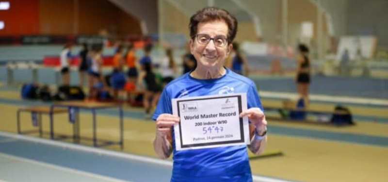 Italiana Mazzenga de 90 años destroza el récord mundial de 200 metros (54.47)