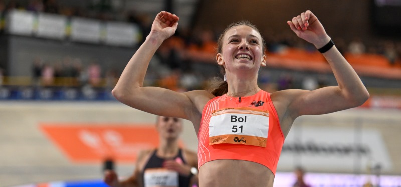 Femke Bol, bate el récord mundial de 400 metros bajo techo con 49.24