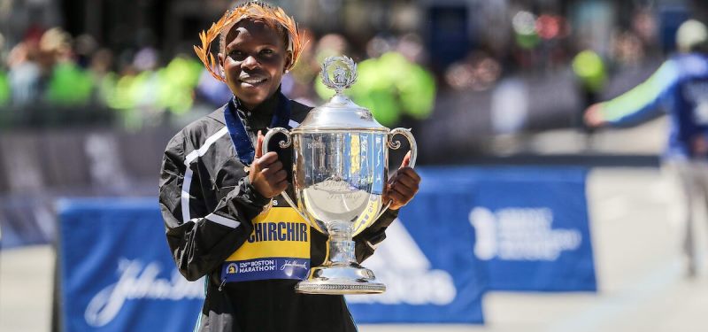 Peres Jepchirchir bate el récord mundial en la maratón de Londres solo para damas