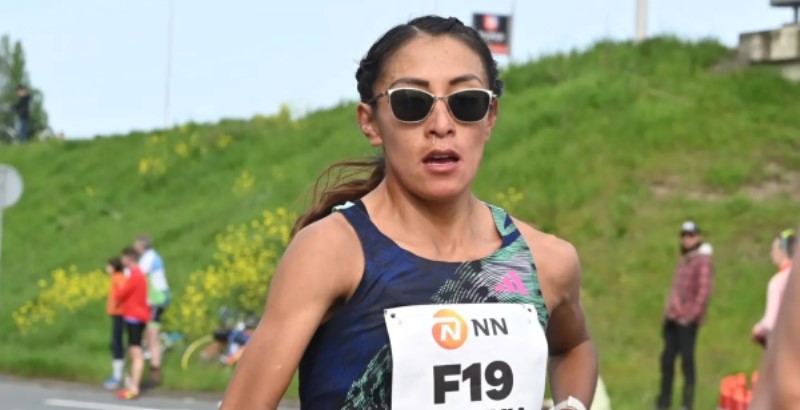 Thalía Valdivia logra el nuevo récord nacional de maratón 2h.25.23 y clasifica a Paris 2024