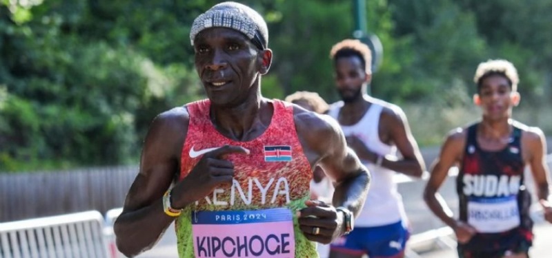 La grandeza de Kipchoge espero hasta el último corredor para retirarse